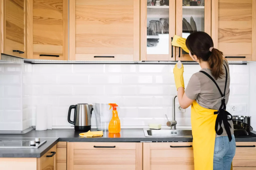 Methods of Cleaning And Sanitizing Kitchen Tools